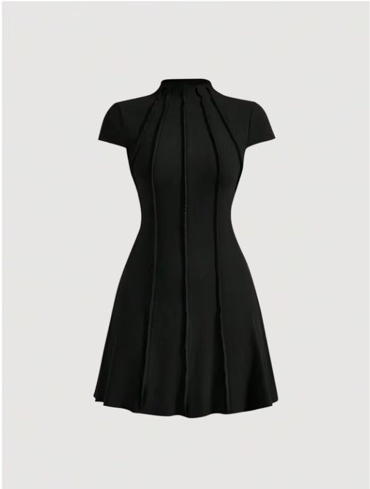 Zwarte Slim-Fit Jurk met Ronde Hals – Elegant & Trendy